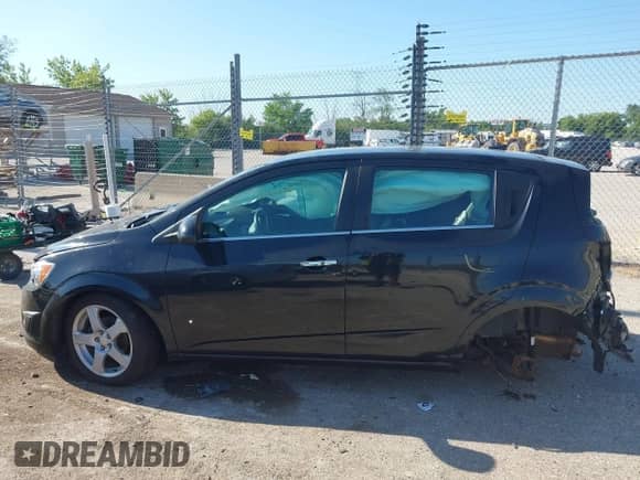 2014 Chevrolet Sonic LTZ с VIN 1G1JE6SB9E4116782, выставлен на аукционе IAAI как лот 42656705 с пробегом 93 210 миль миль и . История ставок и продаж доступна на DreamBid. Изображение 15.