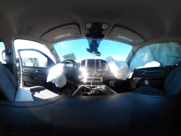 2020 Ram 1500 Big Horn z VIN 1C6RREBT8LN277897, wystawiony jako IAAI lot #41351006 z przebiegiem 50 155 mil mil oraz . Historia ofert i sprzedaży dostępna na DreamBid. Obrazek 18.