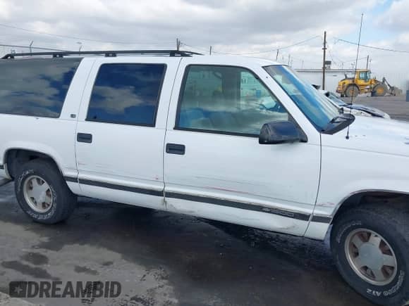 1998 Chevrolet Suburban with VIN 3GNEC16R5WG108019, listed as a IAAI auction lot 41537378 with 245,561 mi miles and . Bid and sale history available at DreamBid. Image 13.