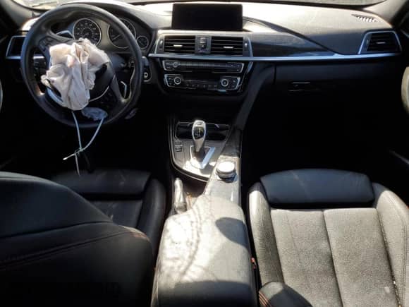 2018 BMW 3 Series 330i xDrive z VIN WBA8D9C50JA615675, wystawiony jako Copart lot #80582015 z przebiegiem 99 167 mil mil oraz Szkoda całkowita • Salvage title. Historia ofert i sprzedaży dostępna na DreamBid. Obrazek 8.