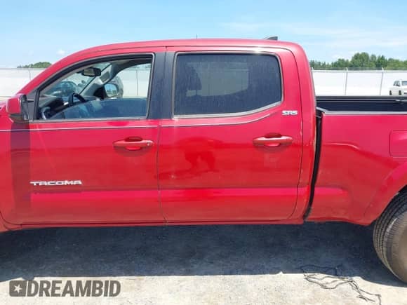 2018 Toyota Tacoma SR5 с VIN 3TMBZ5DN4JM013611, выставлен на аукционе IAAI как лот 42851616 с пробегом 78 104 миль миль и . История ставок и продаж доступна на DreamBid. Изображение 14.