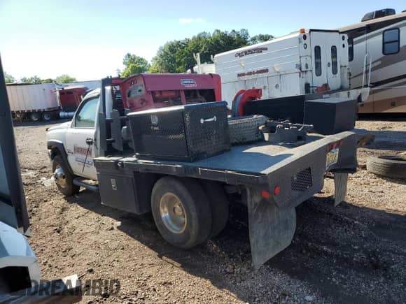 2006 Chevrolet Silverado 3500 with VIN 1GBJC34D36E206066, listed as a Copart auction lot 61241664 with Not provided miles and Salvage title. Bid and sale history available at DreamBid. Image 2.