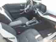2025 Chevrolet Trax 1RS с VIN KL77LGEP1SC239026, выставлен на аукционе IAAI как лот 42894110 с пробегом 4 027 миль миль и . История ставок и продаж доступна на DreamBid. Изображение 5.