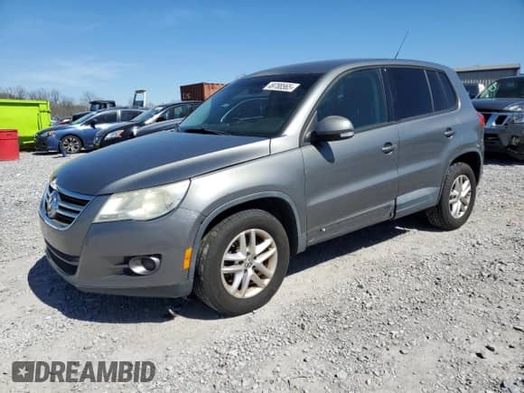 2011 Volkswagen Tiguan SE z VIN WVGAV7AX5BW535864, wystawiony jako Copart lot #49788565 z przebiegiem 175 298 mil mil oraz Czysty tytuł • Clean title. Historia ofert i sprzedaży dostępna na DreamBid. Obrazek 1.