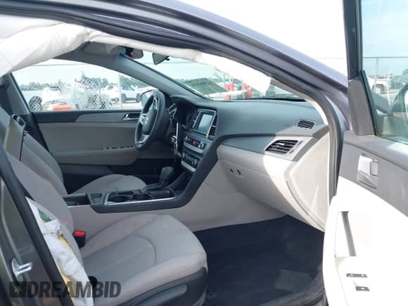 2018 Hyundai Sonata Eco с VIN 5NPE24AA5JH673790, выставлен на аукционе IAAI как лот 42994536 с пробегом 42 202 миль миль и . История ставок и продаж доступна на DreamBid. Изображение 5.