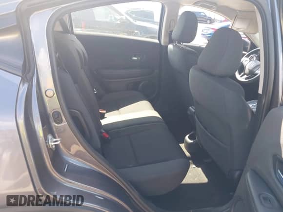 2020 Honda HR-V LX z VIN 3CZRU5H37LM717272, wystawiony jako IAAI lot #42767880 z przebiegiem 119 062 mil mil oraz . Historia ofert i sprzedaży dostępna na DreamBid. Obrazek 8.