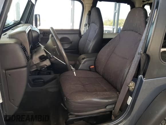 2002 Jeep Wrangler Sport z VIN 1J4FA49S22P715529, wystawiony jako Copart lot #89871905 z przebiegiem 133 220 mil mil oraz Szkoda całkowita • Salvage title. Historia ofert i sprzedaży dostępna na DreamBid. Obrazek 7.