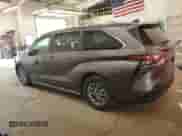 2021 Toyota Sienna XLE z VIN 5TDYRKEC7MS027027, wystawiony jako Copart lot #71498205 z przebiegiem 27 679 mil mil oraz Szkoda całkowita • Salvage title. Historia ofert i sprzedaży dostępna na DreamBid. Obrazek 2.