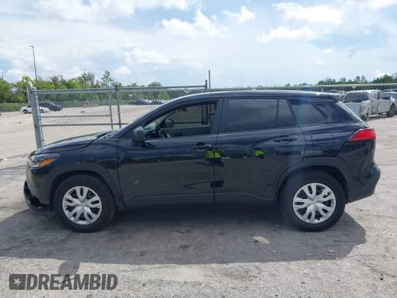 2025 Toyota Corolla Cross L с VIN 7MUAAAAG3SV127091, выставлен на аукционе IAAI как лот 43281301 с пробегом 11 473 миль миль и . История ставок и продаж доступна на DreamBid. Изображение 14.