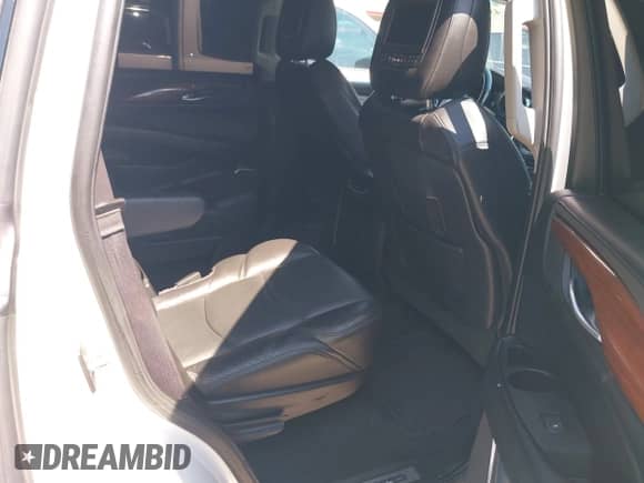 2017 Cadillac Escalade Luxury z VIN 1GYS3BKJ2HR270656, wystawiony jako IAAI lot #43138388 z przebiegiem 200 692 mil mil oraz . Historia ofert i sprzedaży dostępna na DreamBid. Obrazek 8.