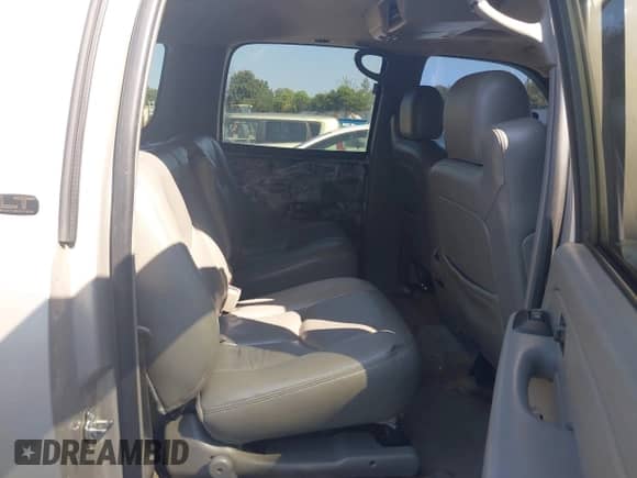 2005 Chevrolet Suburban Z71 с VIN 3GNFK16Z85G188373, выставлен на аукционе IAAI как лот 43211442 с пробегом 264 841 миль миль и . История ставок и продаж доступна на DreamBid. Изображение 8.