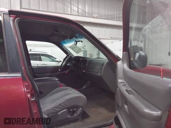 1999 Ford Explorer XLT с VIN 1FMZU34EXXUB52840, выставлен на аукционе IAAI как лот 43399755 с пробегом 153 995 миль миль и . История ставок и продаж доступна на DreamBid. Изображение 5.