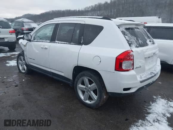 2013 Jeep Compass Limited z VIN 1C4NJDCB6DD166562, wystawiony jako IAAI lot #41059717 z przebiegiem 91 188 mil mil oraz . Historia ofert i sprzedaży dostępna na DreamBid. Obrazek 3.