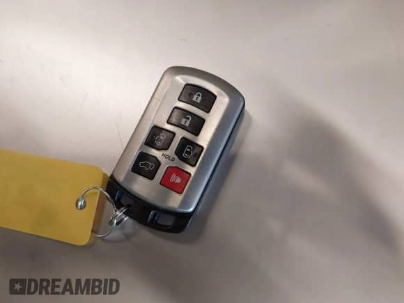 2016 Toyota Sienna XLE z VIN 5TDYK3DCXGS697980, wystawiony jako IAAI lot #41500895 z przebiegiem 94 750 mil mil oraz . Historia ofert i sprzedaży dostępna na DreamBid. Obrazek 11.