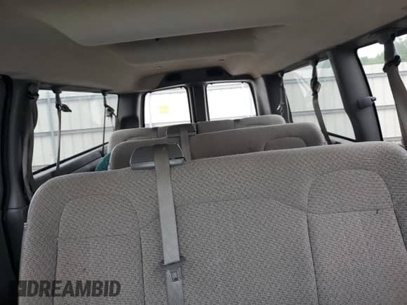 2017 Chevrolet Express Passenger LT с VIN 1GAZGPFFXH1175877, выставлен на аукционе Copart как лот 56823505 с пробегом Не указан миль и Списание • Salvage title. История ставок и продаж доступна на DreamBid. Изображение 10.