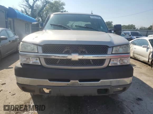 2004 Chevrolet Silverado 2500HD LS with VIN 1GCHK23284F265371, listed as a Copart auction lot 71511755 with 316,505 mi miles and Salvage title. Bid and sale history available at DreamBid. Image 5.