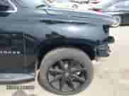2019 Chevrolet Tahoe LT z VIN 1GNSKBKC9KR377051, wystawiony jako IAAI lot #43081327 z przebiegiem 62 665 mil mil oraz . Historia ofert i sprzedaży dostępna na DreamBid. Obrazek 17.