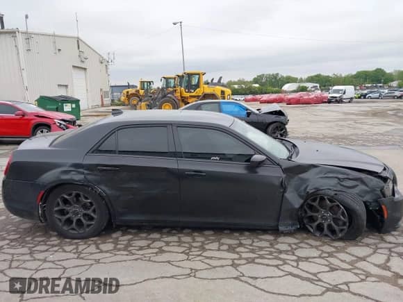 2018 Chrysler 300 S z VIN 2C3CCAGG9JH149523, wystawiony jako IAAI lot #42318225 z przebiegiem 112 614 mil mil oraz . Historia ofert i sprzedaży dostępna na DreamBid. Obrazek 13.