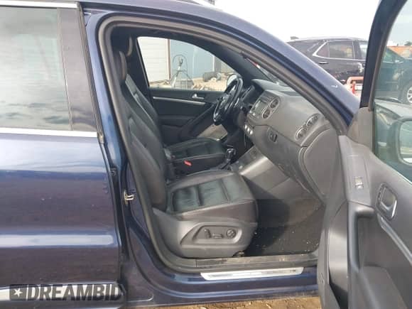 2015 Volkswagen Tiguan S with VIN WVGAV7AX7FW093868, listed as a IAAI auction lot 43143969 with 116,252 mi miles and . Bid and sale history available at DreamBid. Image 5.