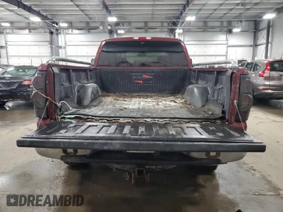 2000 Chevrolet Silverado 2500 LS с VIN 1GCGK29U2YE308909, выставлен на аукционе Copart как лот 45506425 с пробегом 190 456 миль миль и Списание • Salvage title. История ставок и продаж доступна на DreamBid. Изображение 6.