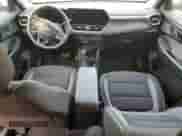 2025 Chevrolet TrailBlazer LS z VIN KL79MMSL7SB102667, wystawiony jako Copart lot #52720115 z przebiegiem 2 009 mil mil oraz Szkoda całkowita • Salvage title. Historia ofert i sprzedaży dostępna na DreamBid. Obrazek 8.