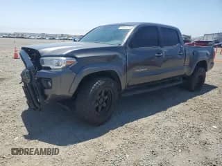 2018 Toyota Tacoma SR5 с VIN 3TMBZ5DN3JM014782, выставлен на аукционе Copart как лот 60553435 с пробегом 53 084 миль миль и Списание • Salvage title. История ставок и продаж доступна на DreamBid. Изображение 1.