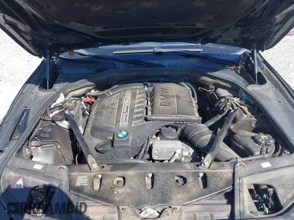 2016 BMW 5 Series 535i z VIN WBA5B1C55GG133493, wystawiony jako IAAI lot #43320525 z przebiegiem 103 470 mil mil oraz . Historia ofert i sprzedaży dostępna na DreamBid. Obrazek 10.