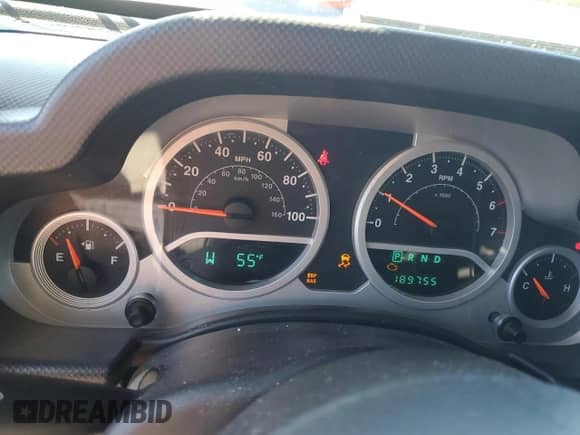 2007 Jeep Wrangler Unlimited Sahara z VIN 1J4GA591X7L147255, wystawiony jako Copart lot #82341025 z przebiegiem 189 755 mil mil oraz Czysty tytuł • Clean title. Historia ofert i sprzedaży dostępna na DreamBid. Obrazek 9.