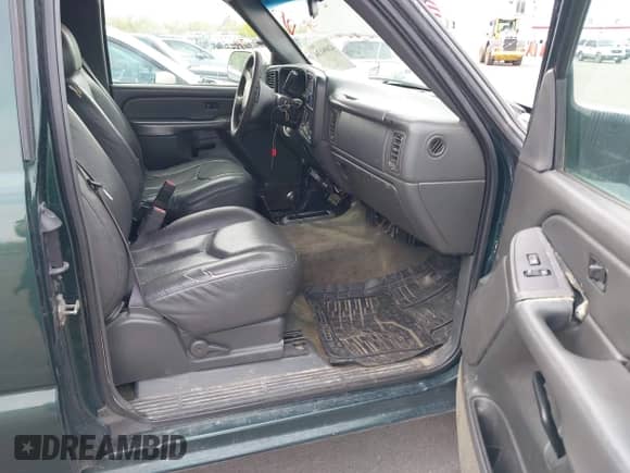 2004 Chevrolet Silverado 2500 LS z VIN 1GCGK29U84E311873, wystawiony jako IAAI lot #42096136 z przebiegiem 268 581 mil mil oraz . Historia ofert i sprzedaży dostępna na DreamBid. Obrazek 5.