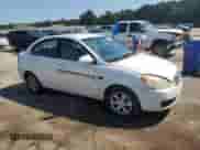 2006 Hyundai Accent GLS z VIN KMHCN46C66U051569, wystawiony jako Copart lot #69154735 z przebiegiem 210 214 mil mil oraz Czysty tytuł • Clean title. Historia ofert i sprzedaży dostępna na DreamBid. Obrazek 4.