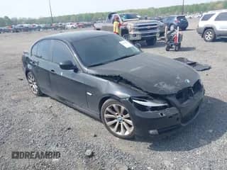 2009 BMW 3 Series 328i z VIN WBAPH73509A173870, wystawiony jako IAAI lot #42113515 z przebiegiem 177 872 mil mil oraz . Historia ofert i sprzedaży dostępna na DreamBid. Obrazek 1.