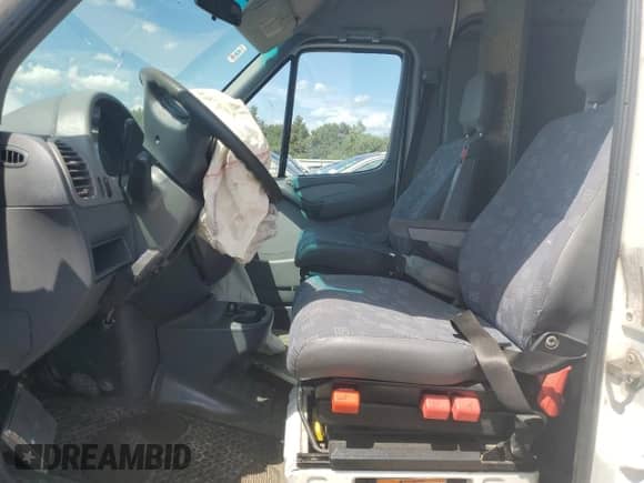 2005 Dodge Sprinter with VIN WD0PD644455841663, listed as a Copart auction lot 62186265 with 247,346 mi miles and Salvage title. Bid and sale history available at DreamBid. Image 7.