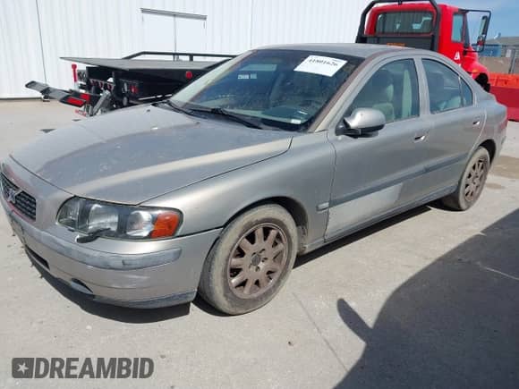 2001 Volvo S60 с VIN YV1RS61RX12066606, выставлен на аукционе IAAI как лот 41801626 с пробегом 161 504 миль миль и . История ставок и продаж доступна на DreamBid. Изображение 18.