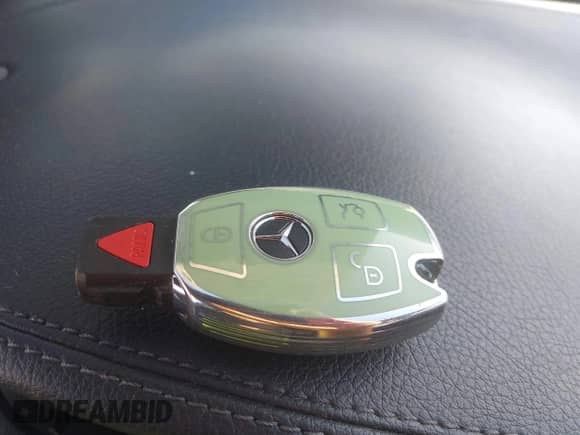 2014 Mercedes-Benz CLA 45 AMG с VIN WDDSJ5CB5EN100210, выставлен на аукционе IAAI как лот 42079373 с пробегом 155 340 миль миль и . История ставок и продаж доступна на DreamBid. Изображение 11.