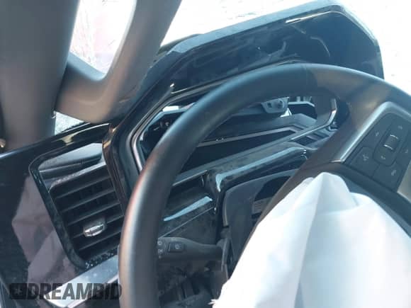 2024 Chevrolet Silverado 1500 LT z VIN 1GCUDDED7RZ111954, wystawiony jako IAAI lot #40665380 z przebiegiem Nie podano mil oraz . Historia ofert i sprzedaży dostępna na DreamBid. Obrazek 14.