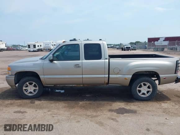 2002 GMC Sierra 1500 Denali z VIN 2GTFK69U621313333, wystawiony jako IAAI lot #42865188 z przebiegiem 200 820 mil mil oraz . Historia ofert i sprzedaży dostępna na DreamBid. Obrazek 14.