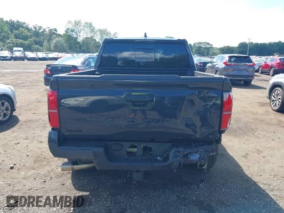 2025 Toyota Tacoma SR z VIN 3TMLB5JN9SM122113, wystawiony jako IAAI lot #43150778 z przebiegiem 3 655 mil mil oraz . Historia ofert i sprzedaży dostępna na DreamBid. Obrazek 16.