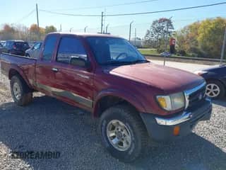 1998 Toyota Tacoma z VIN 4TAWM72N1WZ025070, wystawiony jako IAAI lot #43439904 z przebiegiem 267 751 mil mil oraz . Historia ofert i sprzedaży dostępna na DreamBid. Obrazek 1.