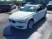 2015 BMW 3 Series 328i z VIN WBA3A5G55FNS83643, wystawiony jako IAAI lot #43337244 z przebiegiem 129 122 mil mil oraz . Historia ofert i sprzedaży dostępna na DreamBid. Obrazek 17.