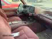 1996 Chevrolet Silverado 2500 z VIN 1GCGC29R9TE133561, wystawiony jako Copart lot #47495825 z przebiegiem 230 740 mil mil oraz Czysty tytuł • Clean title. Historia ofert i sprzedaży dostępna na DreamBid. Obrazek 5.