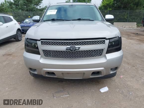 2009 Chevrolet Suburban LTZ z VIN 1GNFK363X9J100709, wystawiony jako IAAI lot #42687530 z przebiegiem 251 856 mil mil oraz . Historia ofert i sprzedaży dostępna na DreamBid. Obrazek 6.