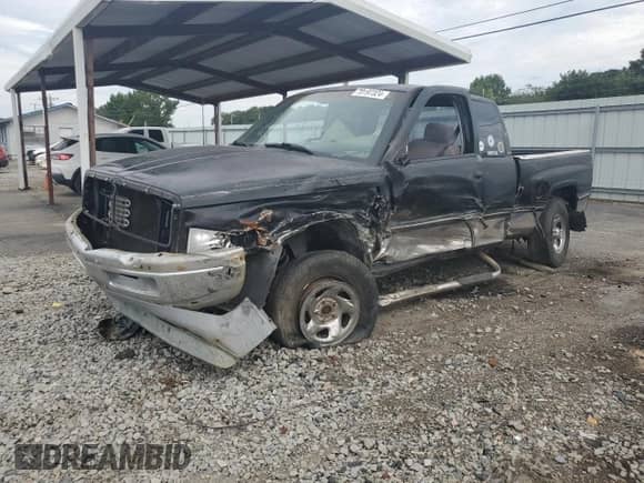 1997 Dodge 1500 z VIN 3B7HF13Z3VG719831, wystawiony jako Copart lot #70197324 z przebiegiem 338 146 mil mil oraz Czysty tytuł • Clean title. Historia ofert i sprzedaży dostępna na DreamBid. Obrazek 1.
