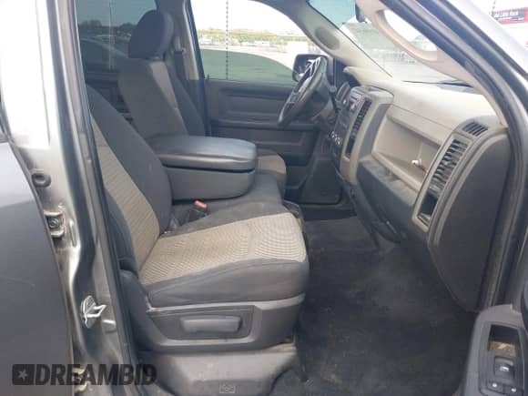 2010 Dodge 1500 ST z VIN 1D7RB1CP4AS189179, wystawiony jako IAAI lot #41956547 z przebiegiem 218 519 mil mil oraz . Historia ofert i sprzedaży dostępna na DreamBid. Obrazek 5.