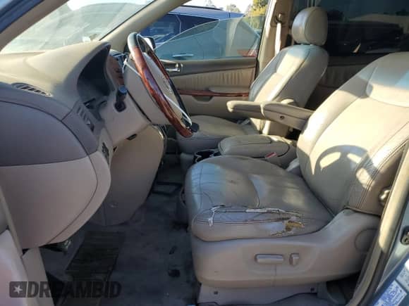 2004 Toyota Sienna XLE z VIN 5TDBA22C24S010816, wystawiony jako Copart lot #71118574 z przebiegiem 252 199 mil mil oraz Czysty tytuł • Clean title. Historia ofert i sprzedaży dostępna na DreamBid. Obrazek 7.