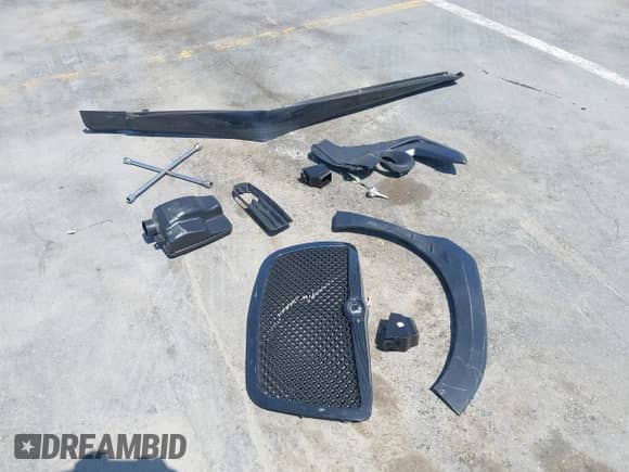 2006 Chrysler 300 C SRT-8 with VIN 2C3LA73W86H518966, listed as a IAAI auction lot 42725107 with 175,474 mi miles and . Bid and sale history available at DreamBid. Image 12.