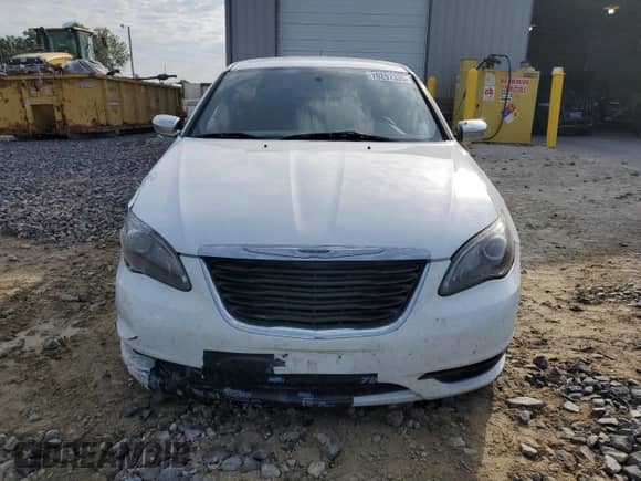 2013 Chrysler 200 Touring with VIN 1C3CCBBB9DN585043, listed as a Copart auction lot 70297335 with 186,745 mi miles and Salvage title. Bid and sale history available at DreamBid. Image 5.