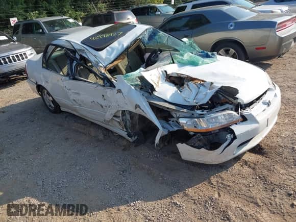 1998 Honda Accord EX with VIN 1HGCG565XWA015229, listed as a IAAI auction lot 42998927 with Not provided miles and . Bid and sale history available at DreamBid. Image 1.