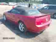 2009 Ford Mustang GT z VIN 1ZVHT85H795128336, wystawiony jako IAAI lot #43148971 z przebiegiem 241 269 mil mil oraz . Historia ofert i sprzedaży dostępna na DreamBid. Obrazek 3.