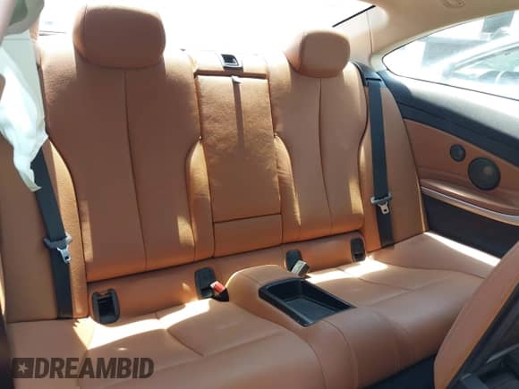 2015 BMW 4 Series 435i xDrive с VIN WBA3R5C53FK371476, выставлен на аукционе IAAI как лот 42787078 с пробегом 121 941 миль миль и . История ставок и продаж доступна на DreamBid. Изображение 8.