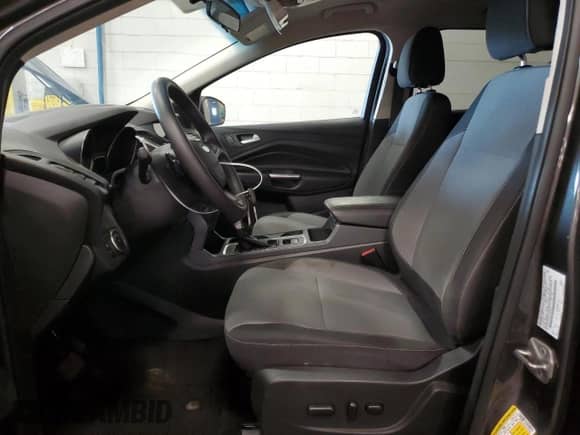 2017 Ford Escape SE z VIN 1FMCU9GD3HUF08087, wystawiony jako Copart lot #85761825 z przebiegiem 100 480 mil mil oraz Czysty tytuł • Clean title. Historia ofert i sprzedaży dostępna na DreamBid. Obrazek 7.